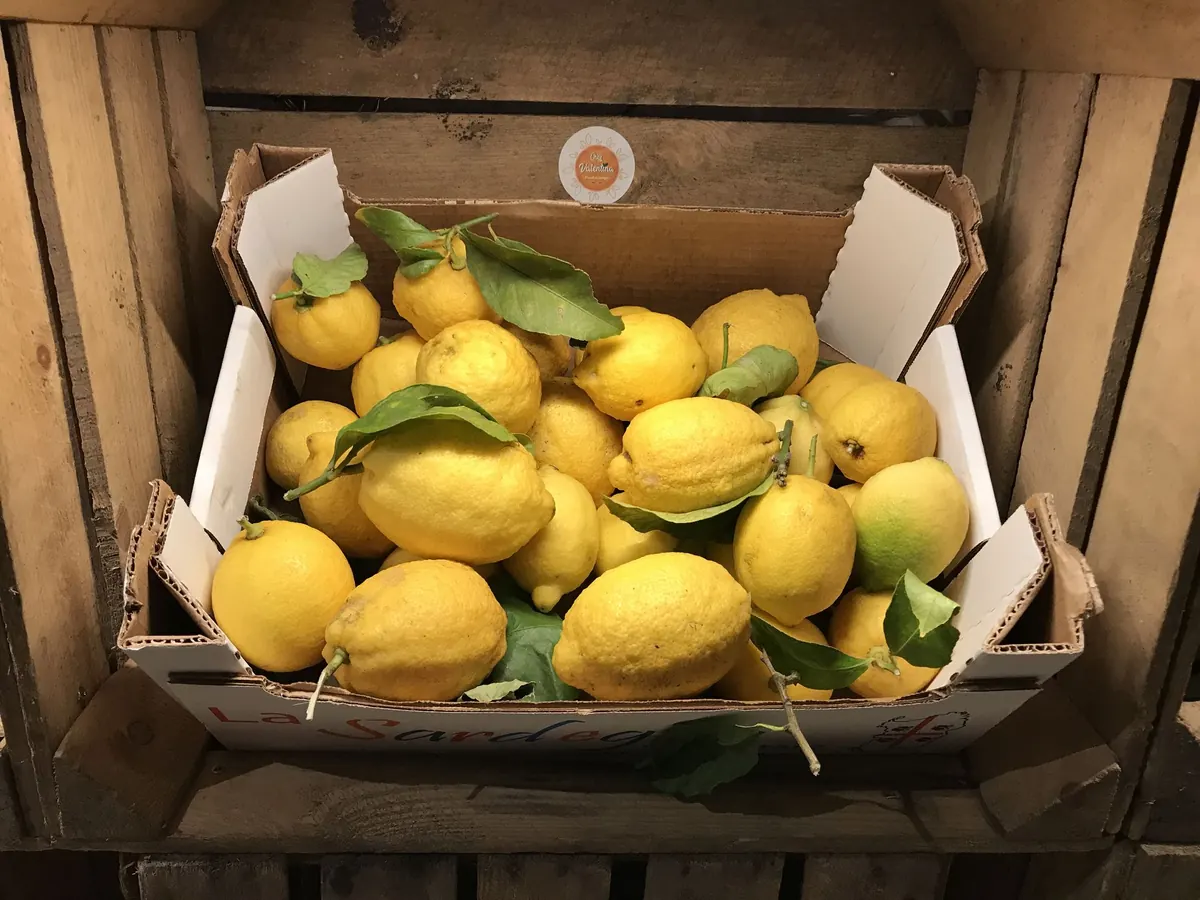 A crate of lemons